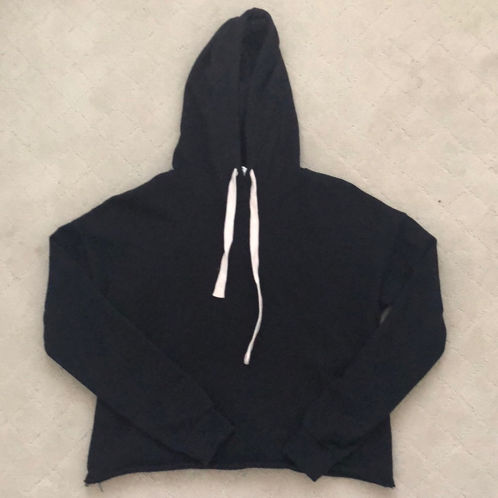 TILLY’S cropped hoodie